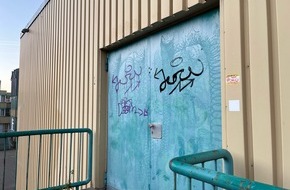 Polizei Rheinisch-Bergischer Kreis: POL-RBK: Overath - Unbekannte beschmieren Schulgelände mit Graffiti