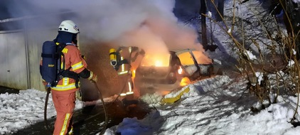 Feuerwehr Velbert: FW-Velbert: Pkw ausgebrannt - jetzt mit Ortsangabe der Einsatzstelle