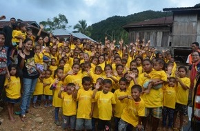 PM-International AG: Vicki Sorg besucht Patenkinder in Indonesien und feiert mit ihnen vor Ort eine farbenfrohe Geburtstagsparty.