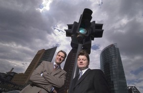 LichtBlick SE: Berliner Ampeln erstrahlen im neuen Licht / Stromversorger LichtBlick stellt auf grüne Welle um