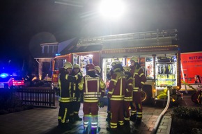 FW-Heiligenhaus: Garagendachstuhl in Flammen - Feuerwehr verhindert Schlimmeres (Meldung 33/2018)