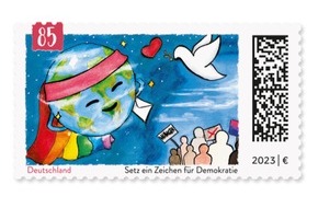 Deutsche Post DHL Group: PM: Deutsche Post präsentiert Deutschlands Demokratie-Briefmarke