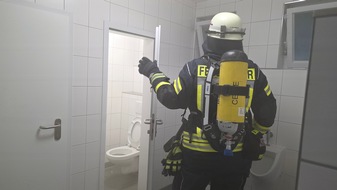 Freiwillige Feuerwehr Celle: FW Celle: Feuer auf öffentlicher Toilette