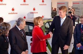 Vodafone GmbH: Bundeskanzlerin Angela Merkel besucht Vodafone auf der IT-Messe CeBIT (mit Bild)