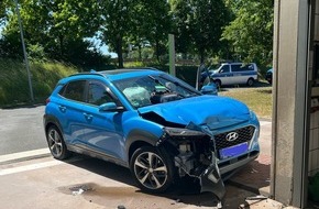 Landespolizeiinspektion Erfurt: LPI-EF: Teure Autowäsche - Gas mit Bremse verwechselt