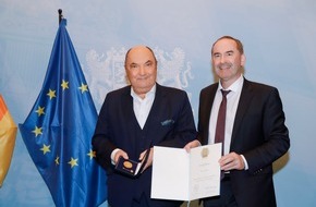 Wackler Holding SE: Staatsmedaille für Peter Blenke: Würdigung für besondere Verdienste um Wachstum, Beschäftigung und Wohlstand in Bayern