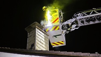 Feuerwehr Sprockh&ouml;vel: FW-EN: Weiterer Verkehrsunfall und Kaminbrand in den sp&auml;ten Abendstunden