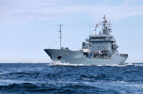Presse- und Informationszentrum Marine: Bundesministerin der Verteidigung besucht Rostocker Korvettengeschwader und begrüßt Einsatzrückkehrer "Elbe" aus NATO-Verpflichtung