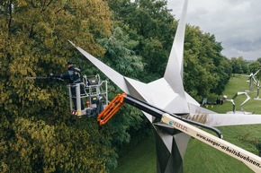 Kärcher reinigt Skulpturen von Erich Hauser im Park der Stiftung