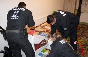 Bundespolizeiinspektion Flensburg: BPOL-FL: Bundespolizei durchsucht acht Wohnungen in Neumünster