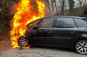 Feuerwehr Wetter (Ruhr): FW-EN: Wetter - Fahrzeugbrand in Grundschöttel