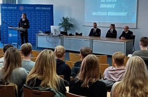 Polizeiakademie Niedersachsen: POL-AK NI: Zahlreiche neue Studierende starten ihr Studium an der Polizeiakademie Niedersachsen