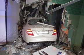 Polizeiinspektion Göttingen: POL-GÖ: (673/2018) Nach Unfall am Mittag - Tankstelle auf der Rastanlage Göttingen-Ost an der A 7 weiterhin gesperrt