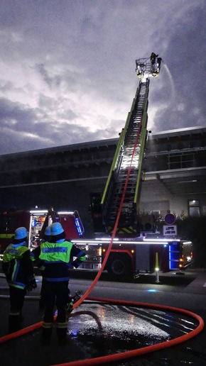 HZA-R: Großangelegte Feuerwehrübung am Zollamt in Furth im Wald