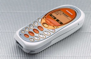 Siemens AG: Siemens präsentiert erstes Java-basiertes Mobiltelefon mit Datenturbo
GPRS (wird auf der CeBIT 2002 vorgestellt)