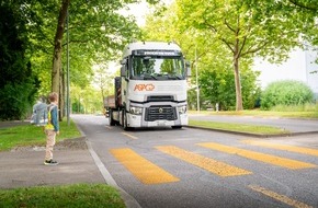 Touring Club Schweiz/Suisse/Svizzero - TCS: Sulla strada, i camion diffondono il messaggio: ci fermiamo per i bambini
