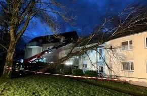 Feuerwehr Mülheim an der Ruhr: FW-MH: Sturmtief sorgt für Feuerwehreinsätze