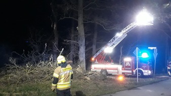 Freiwillige Feuerwehr Bedburg-Hau: FW-KLE: Abschlussmeldung - Sturm Zeynep sorgte für 29 Einsätze der Feuerwehr Bedburg-Hau