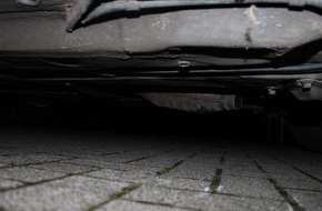 Polizei Hagen: POL-HA: Zeuge beobachtet Katalysator-Diebe auf Gelände eines Autohauses in Vorhalle