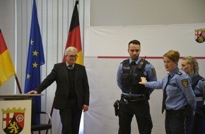 Polizeipräsidium Einsatz, Logistik und Technik: PP-ELT: Neue Polizei-Schutzweste bietet mehr Stauraum und Tragekomfort