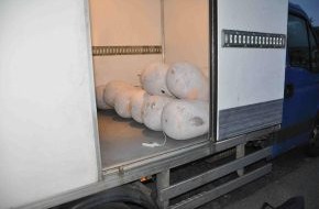 Polizeidirektion Göttingen: POL-GOE: (555/2014) Polizei und Veterinäre ziehen Lebensmitteltransporte aus dem Verkehr