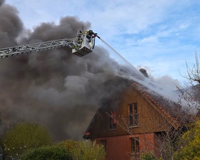 FW Celle: Geb&auml;udebrand in Bostel - Abschlussmeldung / Gesamtbericht!
