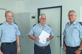 Polizei Mettmann: POL-ME: Der aktuell "älteste aktive Polizeibeamte" im Kreis geht in Pension - Velbert / Kreis Mettmann - 2006177
