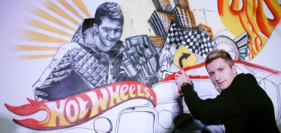 Mattel GmbH: Fußball-Nationalspieler Marco Reus wird zum Graffiti Artist für 
Hot Wheels (BILD)