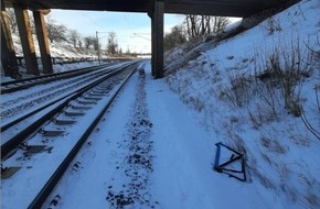 Bundespolizeiinspektion Erfurt: BPOLI EF: Gefährlicher Eingriff in den Bahnverkehr, Zeugen gesucht