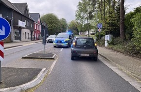 Polizei Rheinisch-Bergischer Kreis: POL-RBK: Bergisch Gladbach - Fußgänger wird von Pkw erfasst und schwer verletzt