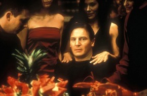 TELE 5: Liam Neeson: "Ich will noch mal den jungen Wilden raus lassen"   TELE 5 zeigt den Star als Love Interest von Sandra Bullock in 'Ein Herz und eine Kanone' am 21. April um 20.15 Uhr.
