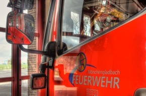 Feuerwehr Mönchengladbach: FW-MG: Feuerwehr rettet junge Spechte