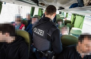 Bundespolizeidirektion München: Bundespolizeidirektion München: Mit erschlichenem Visum zur EM/ Bundespolizei ertappt russischen Busreisenden
