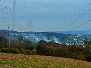 FW-EN: Am Nacken war ein erweiterter L&ouml;schzug im Einsatz.