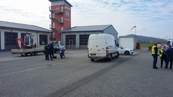 Polizeipräsidium Mittelhessen - Pressestelle Gießen: POL-GI: Pressemeldung vom 28.03.2019:





Buseck: Kontrollen vor dem Feuerwehrstützpunkt in Großen-Buseck