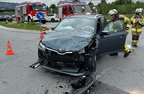 Feuerwehr Weinheim: FW Weinheim: Verkehrsunfall auf der Kreisverbindungsstraße bei Weinheim - Zwei Leichtverletzte