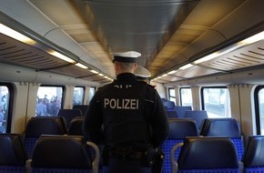Bundespolizeidirektion München: Bundespolizeidirektion München: Schwedische Gardinen statt Frankreichreise/ Bundespolizei bringt zwei Tunesier in Haft