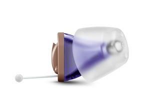 Sivantos GmbH: Neues Mini-Hörgerät: mit innovativen Click Sleeves sofort tragebereit / Signia Silk: Prêt-à-porter für den Gehörgang