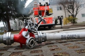 Feuerwehr und Rettungsdienst Bonn: FW-BN: Rauchentwicklung aus Mehrfamilienhaus entpuppte sich als "Essen auf dem Herd"