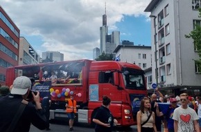 Feuerwehr Frankfurt am Main: FW-F: Feuerwehr setzt Zeichen für Toleranz beim CSD in Frankfurt