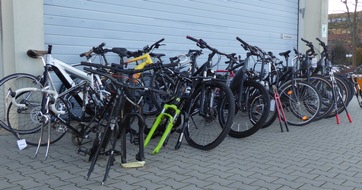 POL-LG: ++ &quot;Fahrraddieben auf der Spur&quot; ++ Ermittlungsgruppe geht gegen professionelle Fahrraddiebe und Umfeld vor ++ Fahrräder und Pedelecs im Wert von mehr als 150.000 Euro gestohlen, umgebaut und ...