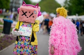 Erfurter Garten- und Ausstellungs gemeinnützige GmbH: Comic-Helden inmitten des egapark-Blütenmeeres / Cosplayer, Fans von Manga und Anime treffen sich zwei Tage im schönsten Garten Thüringens