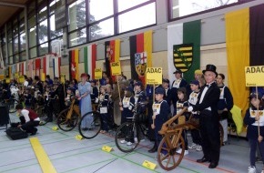 ADAC: ADAC / Deutsche Post-Fahrradturniere / Die Fahrrad-Champions 2002
stehen fest / Bundessieger in Stuttgart ermittelt