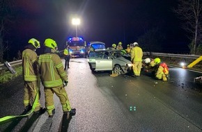 Feuerwehr Ratingen: FW Ratingen: Verkehrsunfall auf der Autobahn A 44 PKW geriet ins Schleudern