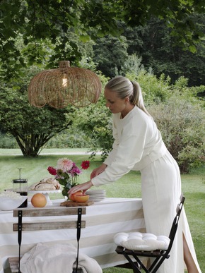 Sundown Glow: Lampenwelt.de pr&auml;sentiert Lichtideen f&uuml;r lange Sommerabende im Garten