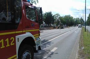 Feuerwehr Gelsenkirchen: FW-GE: Bagger beschädigt Gasleitung an der Willy-Brandt-Allee