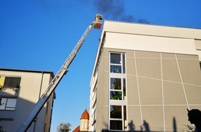 Kreisfeuerwehrverband Sigmaringen: KFV Sigmaringen: Alarm zum Brand im Dachbereich eines Altenheims in Sigmaringen