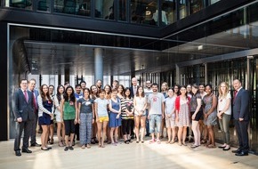 Santander Consumer Bank AG: Cologne Summer School-Studenten besuchen Santander Unternehmenszentrale (FOTO)