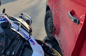 Kreispolizeibehörde Herford: POL-HF: Verkehrsunfall beim Abbiegen - Zwei Personen verletzt