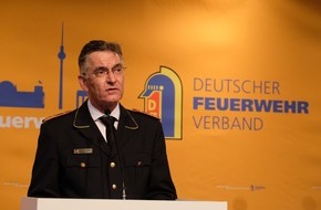 Deutscher Feuerwehrverband e. V. (DFV): "Tradition der Feuerwehr ist gutes Stück Deutschland" / Bundeskanzlerin zollt Einsatzkräften Respekt / Ehrungen bei Berliner Abend